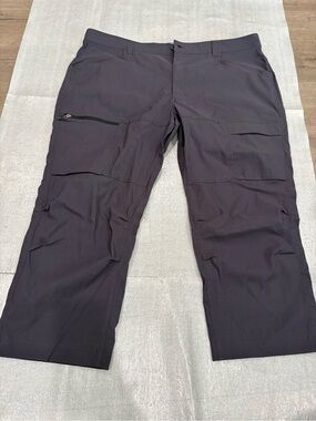 [W42Ins24’] MEC Men's Black Cargo Capri Outdoor Ankle Pants Durable Utility